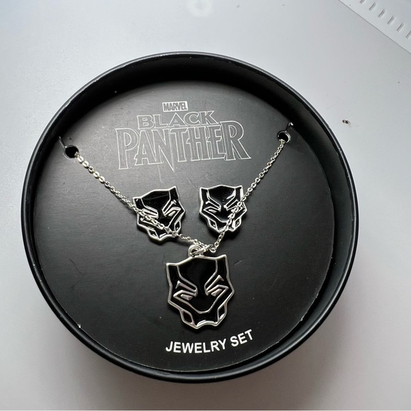 Black Panther Necklace & Earrings Jewelry Set Gift Tin Marvel Avengers Movie NEW - Picture 1 of 4